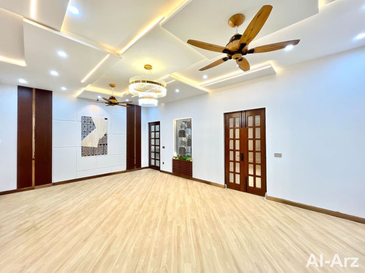 Modern double unit 7 bedrooms house for sale — image 5