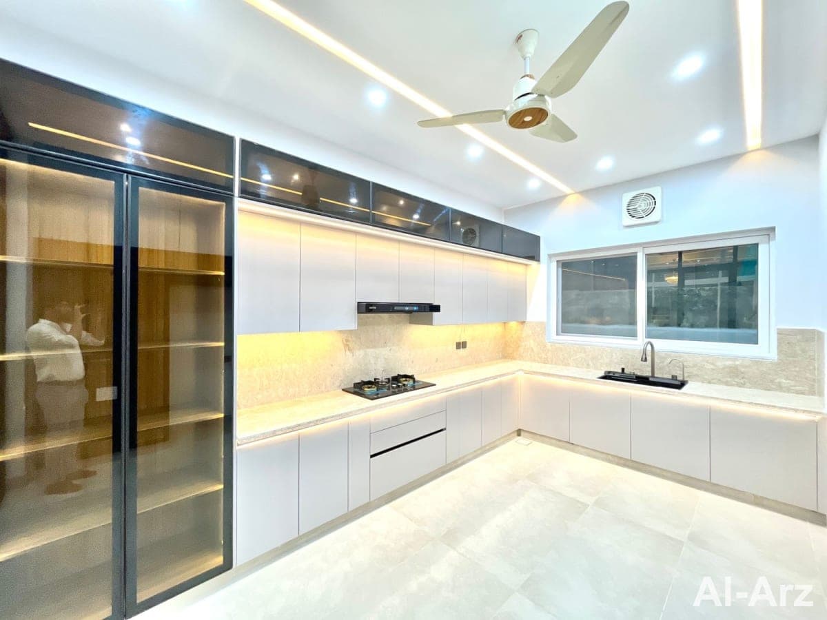 Modern double unit 7 bedrooms house for sale — image 6