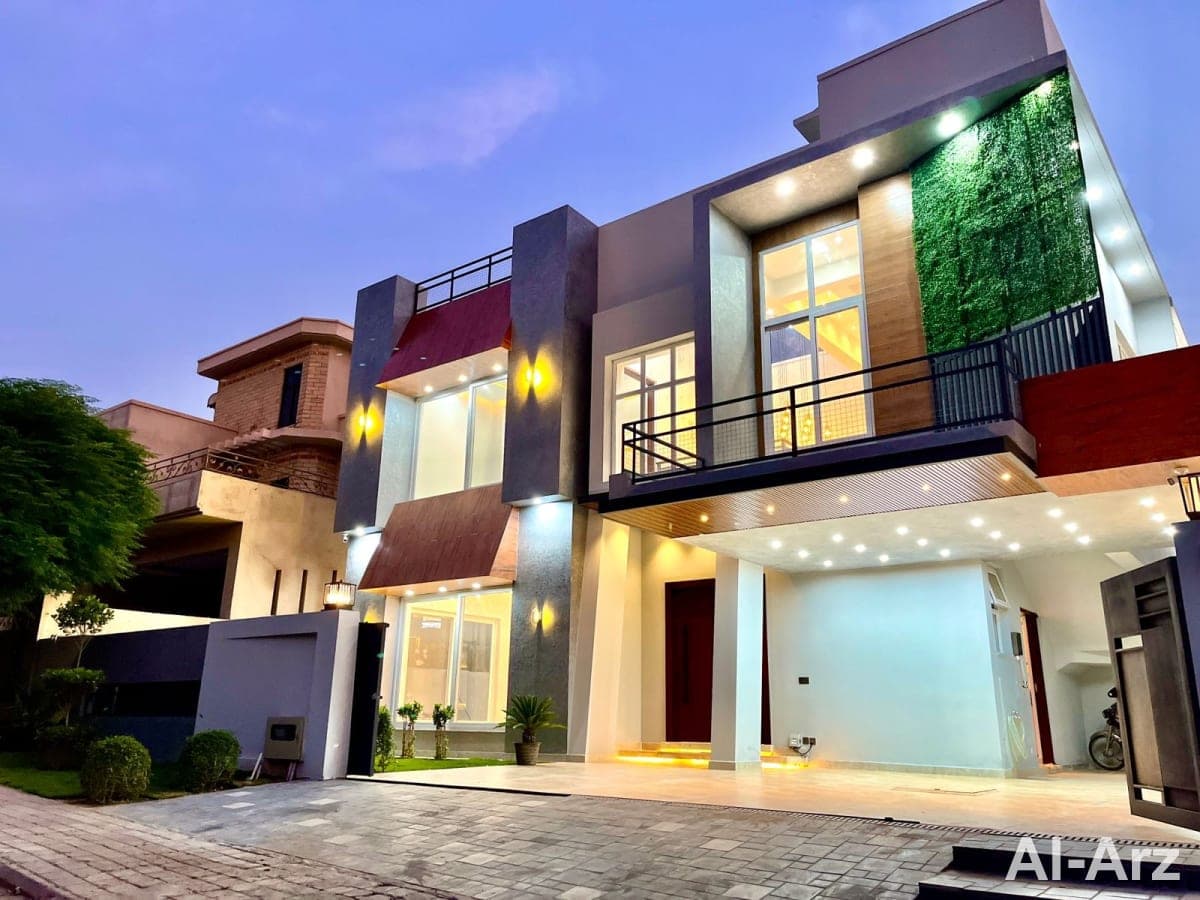 Modern double unit 7 bedrooms house for sale — image 1