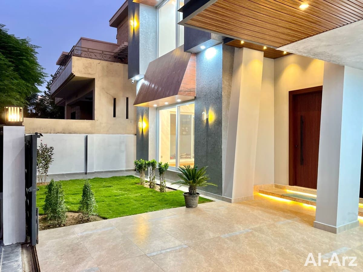 Modern double unit 7 bedrooms house for sale — image 3