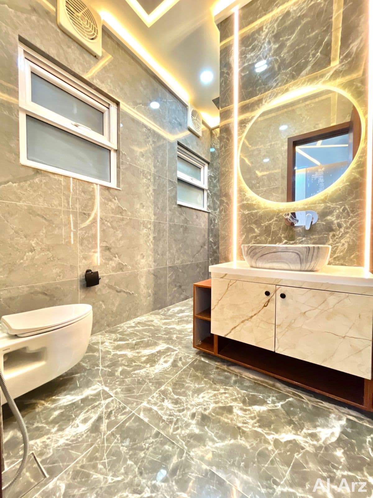 Modern double unit 7 bedrooms house for sale — image 10