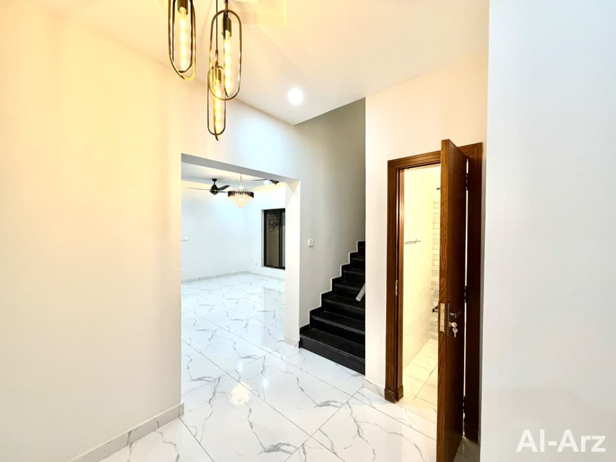 10 marla house for sale — image 5