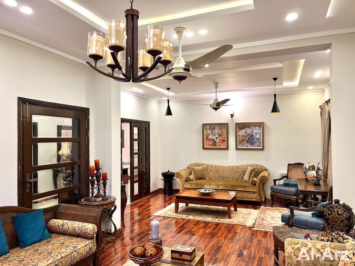 slightly use One kanal 6 bedrooms house for sale on prime location — image 4