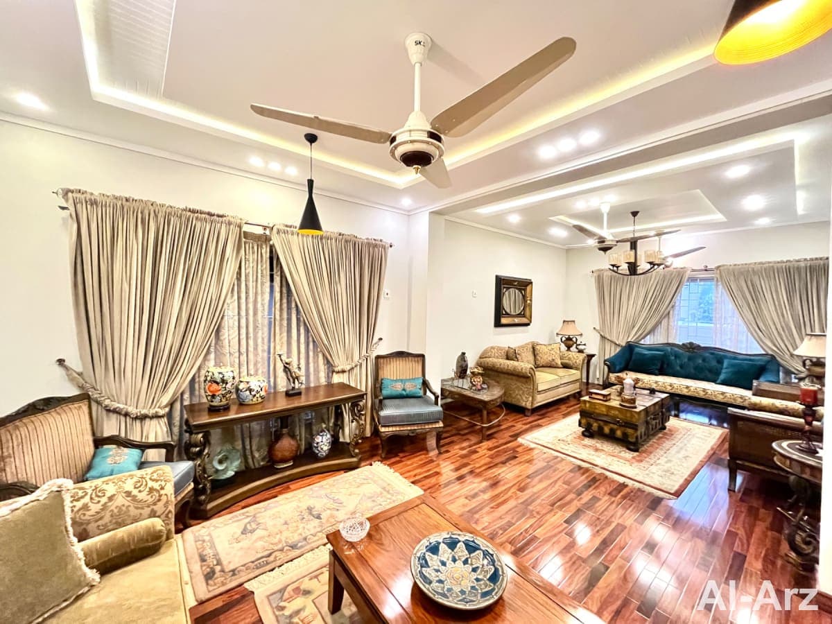 slightly use One kanal 6 bedrooms house for sale on prime location — image 3