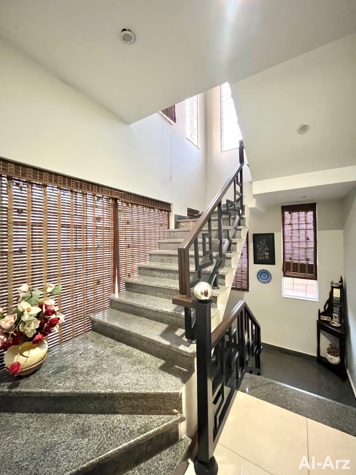 slightly use One kanal 6 bedrooms house for sale on prime location — image 6