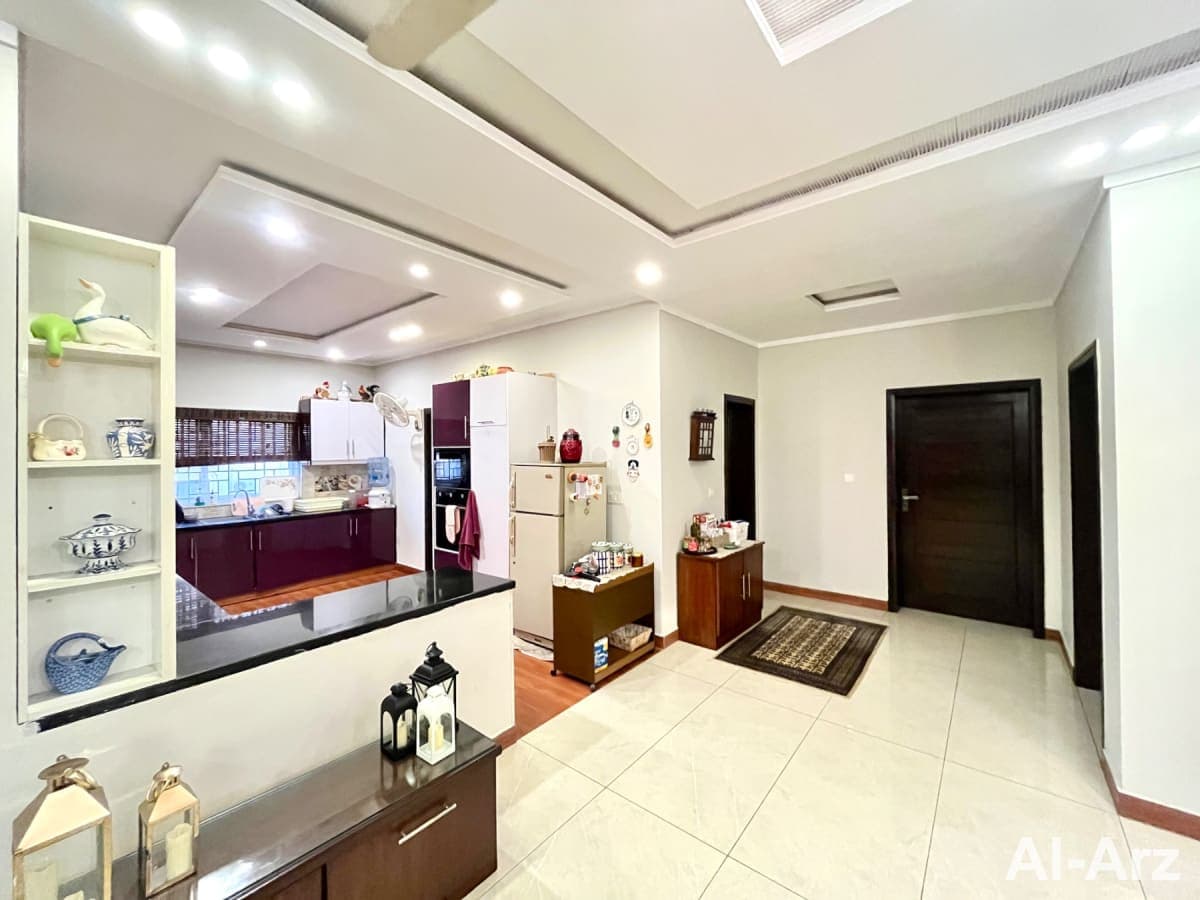 slightly use One kanal 6 bedrooms house for sale on prime location — image 9