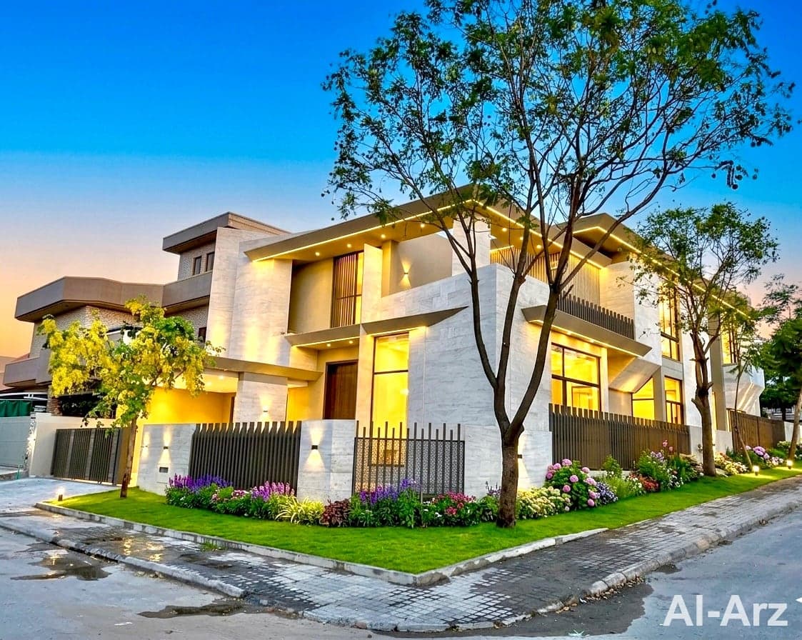 Elegant corner one kanal house for sale with modern aesthetics — image 1