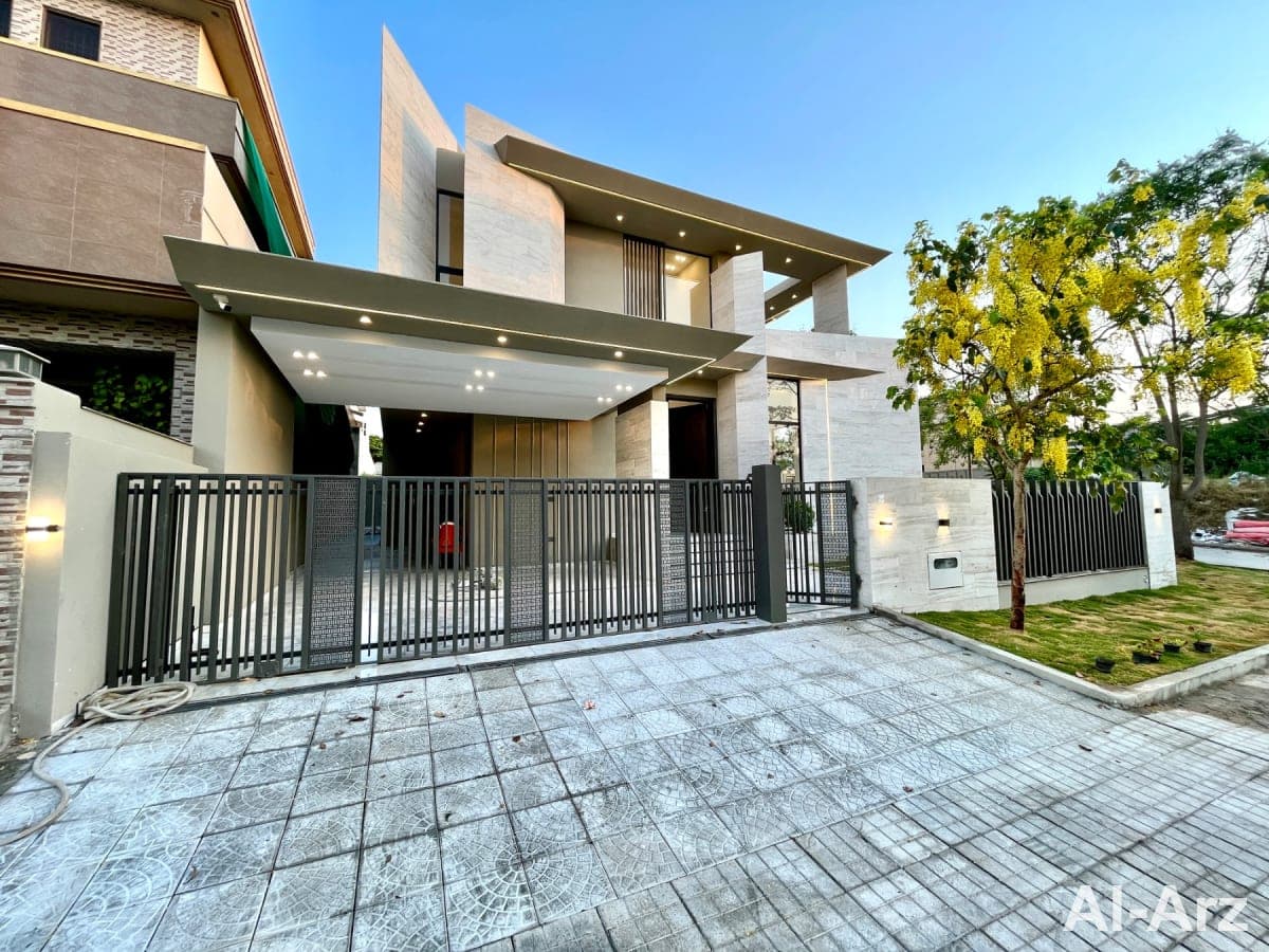 Elegant corner one kanal house for sale with modern aesthetics — image 2