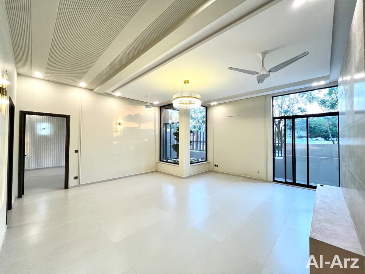 Elegant corner one kanal house for sale with modern aesthetics — image 5