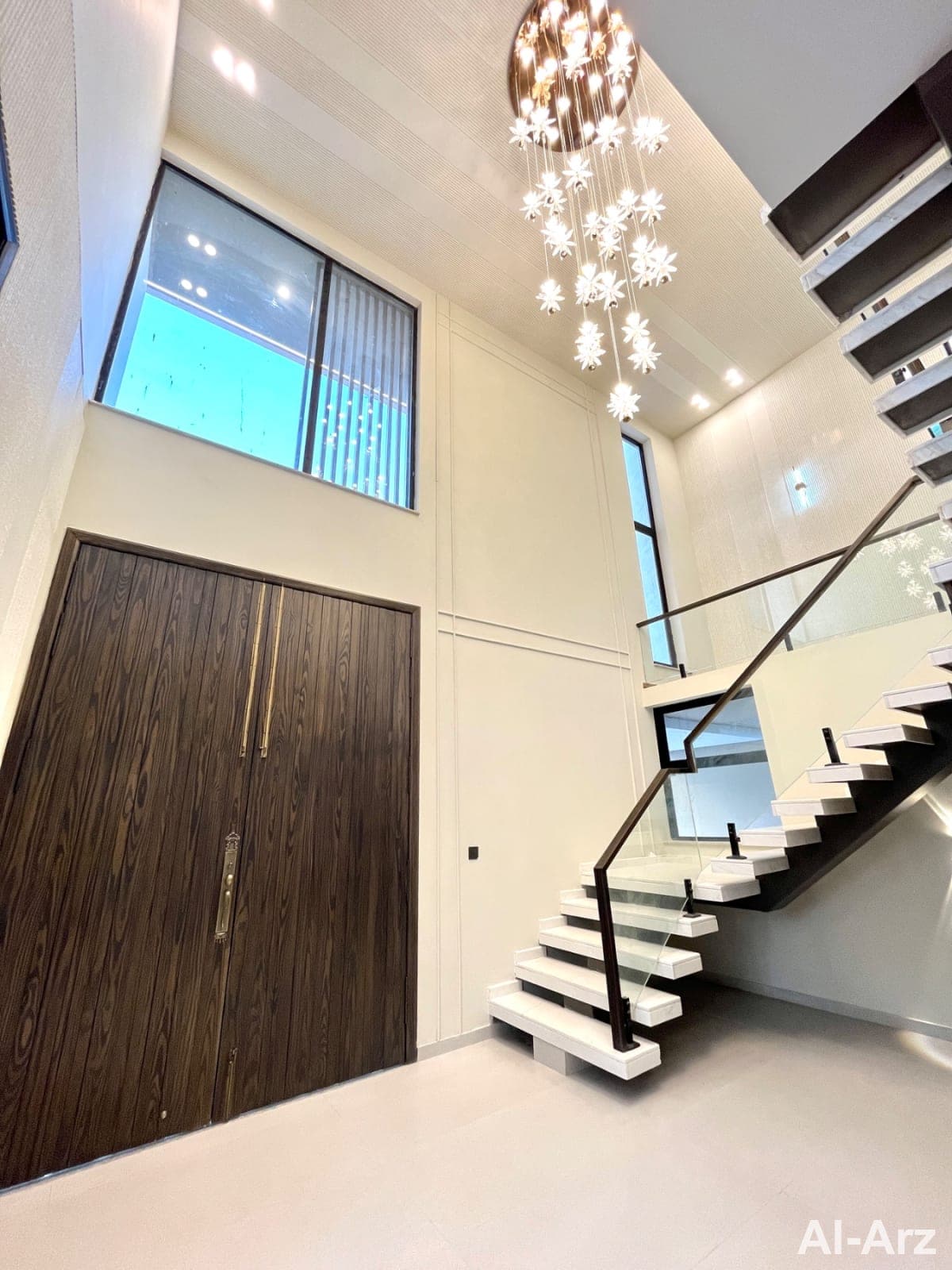 Elegant corner one kanal house for sale with modern aesthetics — image 3