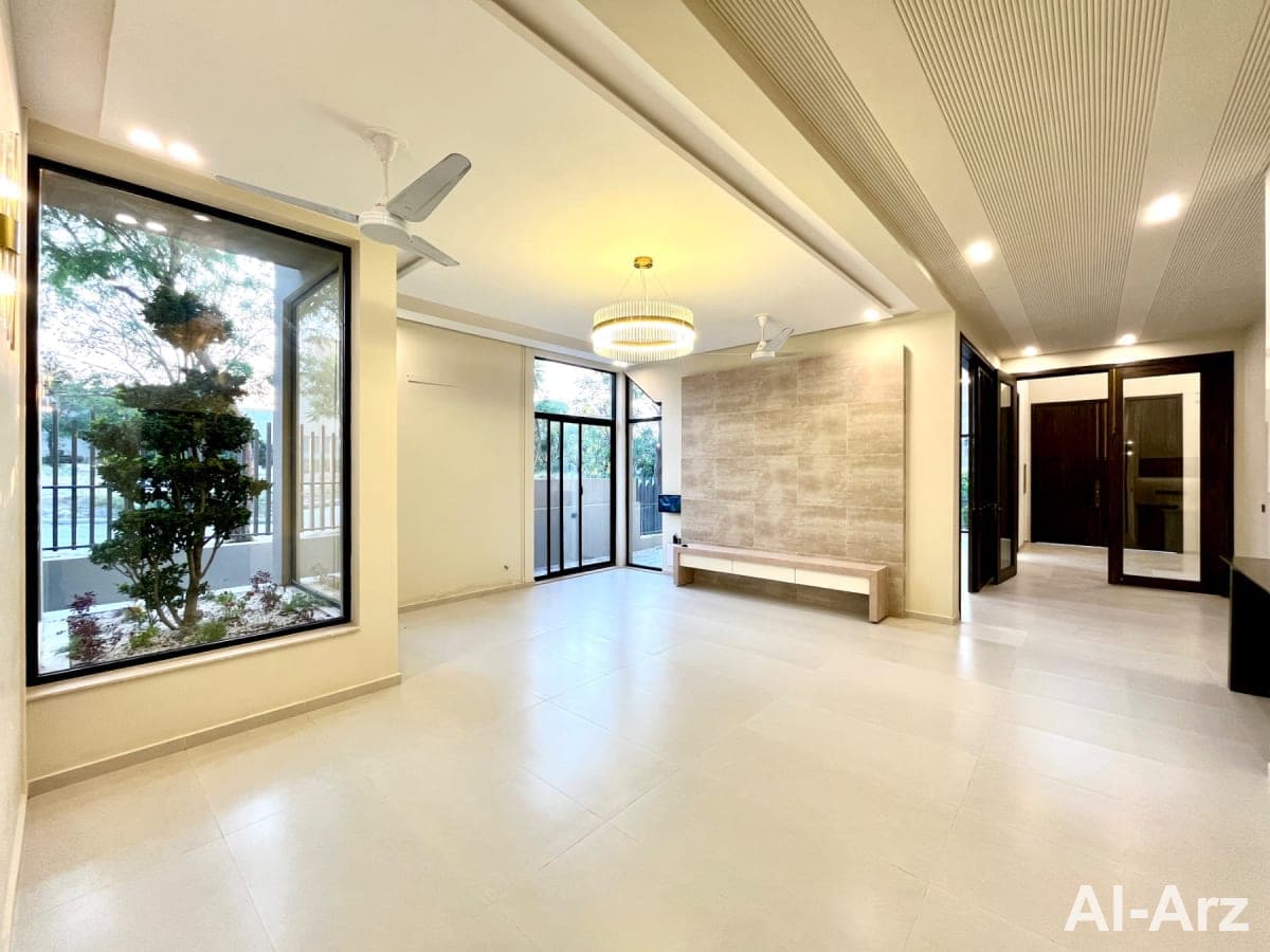 Elegant corner one kanal house for sale with modern aesthetics — image 8