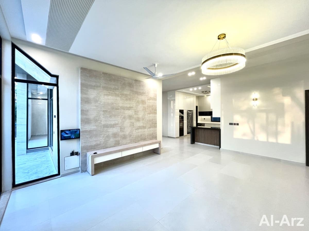 Elegant corner one kanal house for sale with modern aesthetics — image 9