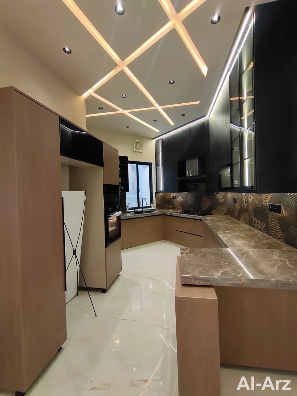 Modern 10 marla house for sale — image 3
